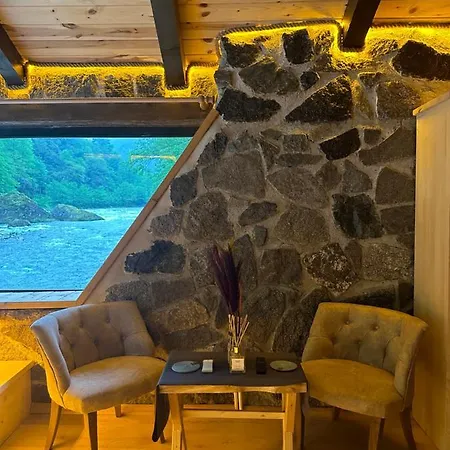 Letastonehouse Hotel Camlihemsin